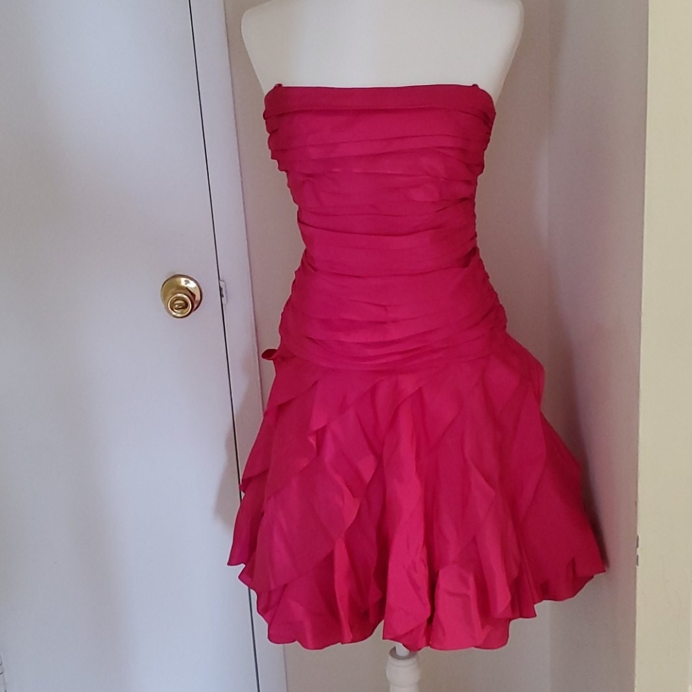 Vintage pink Tadashi Shoji tiered dress 👗